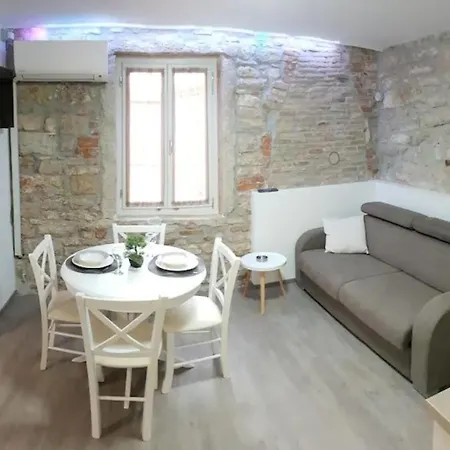Apartament House Batisacco