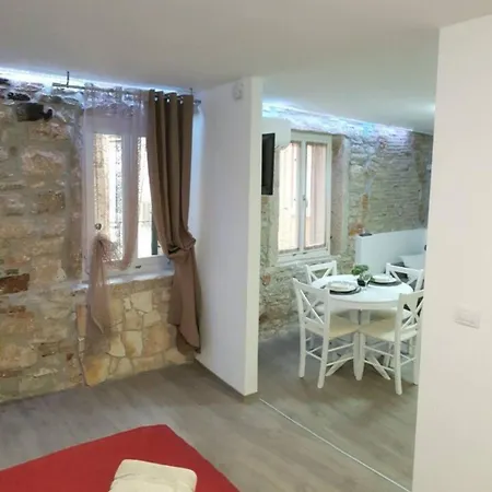 Apartament House Batisacco